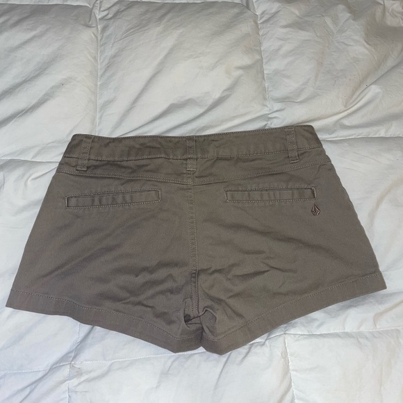 Volcom Shorts 🖤✨ - Picture 2 of 3